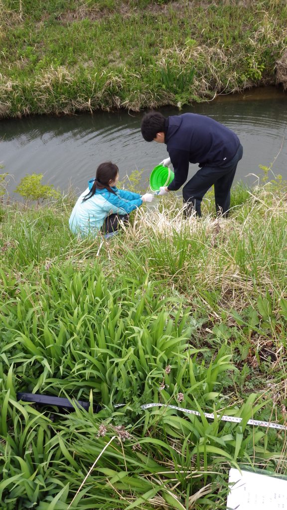 ニホンウナギ調査での採水＠福島県